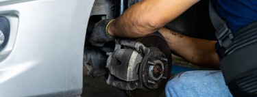 Estas son las tres razones más habituales por las que los coches suspenden en la ITV: neumáticos, frenos y amortiguadores