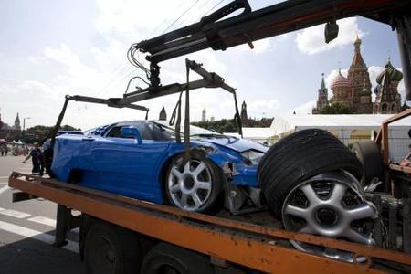 Dolorpasion™: Bugatti EB110 estampado contra las barreras