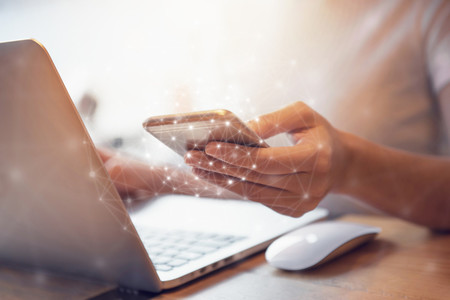 El 81% de los bebés menores de seis meses están en las redes sociales: 10 razones para no compartir sus imágenes