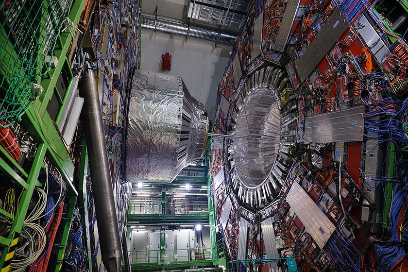 El CERN tenía dos opciones: cambiar de sistema operativo o reemplazar más de mil ordenadores. Eligió la vía más lógica thumbnail