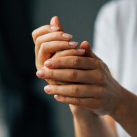 Uñas fuertes y bonitas con cuidados naturales: tres remedios caseros para endurecerlas y alargarlas 