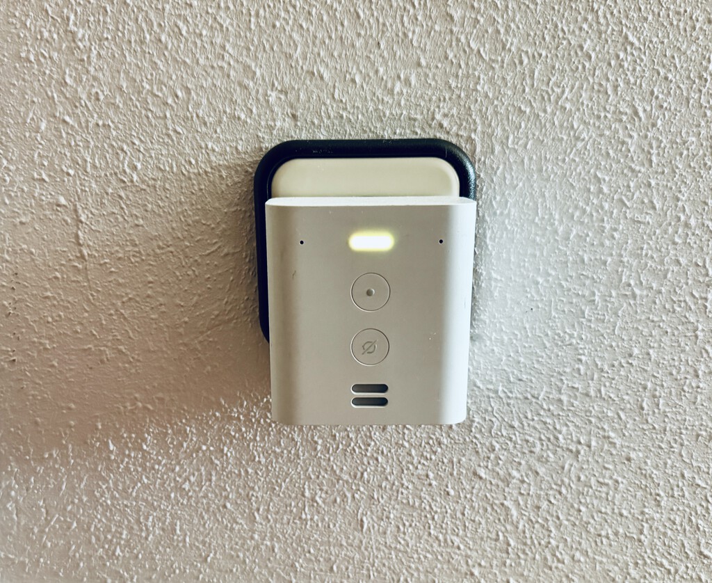 Qué significa la luz amarilla que ha aparecido en mi altavoz Amazon Echo 