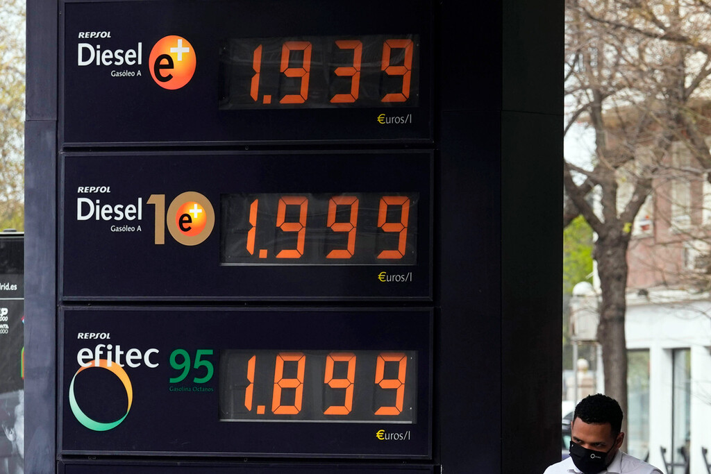 Es oficial: el diésel está más caro que la gasolina. Es la muerte definitiva de toda una era