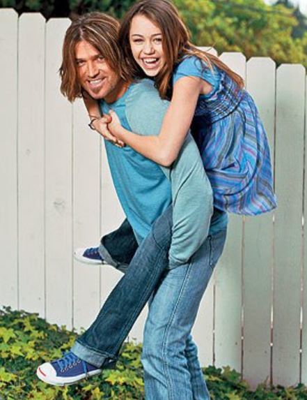 Papá Cyrus se pone malo sólo de pensar que se le casa su pequeña Miley...