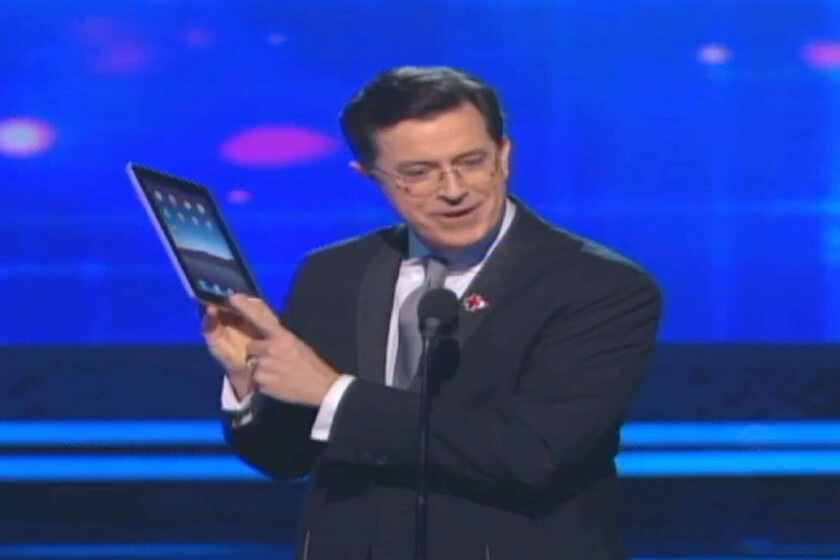 Apple prestó un iPad para los Grammy sin pagar nada. Años después, Samsung gastó 20 millones en los Oscar y les pillaron con un iPhone entre bastidores