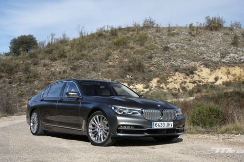 BMW 730Ld: al volante del coche que todo chófer moderno querrá conducir para jugar con sus gadgets