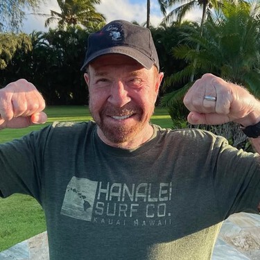 Chuck Norris tiene 85 años y está en plena forma: estas son sus reglas para mantenerse fuerte de por vida