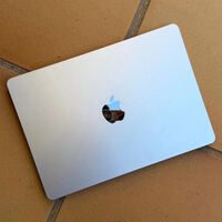 No es la primera vez que vemos el MacBook Air M5 con 90 euros de descuento, pero sí con un Magic Mouse de regalo 