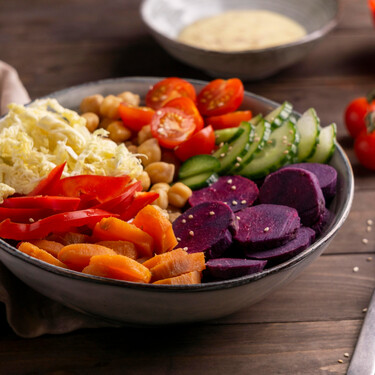 Qué comer para vivir más: este experto en longevidad sabe cómo tiene que ser tu plato