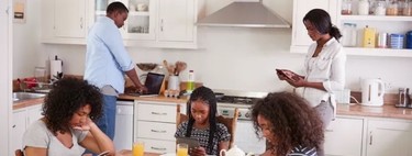 Los adolescentes piensan que sus padres son adictos al teléfono móvil, un mal ejemplo que dificulta las relaciones familiares