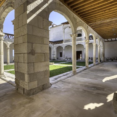 Apenas 500 habitantes y un palacio renacentista digno de Florencia: el pueblo olvidado de Guadalajara que hay que ver sí o sí