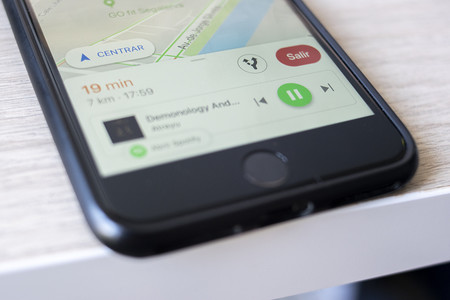 Cómo añadir los controles de música en Google Maps para iOS y Android
