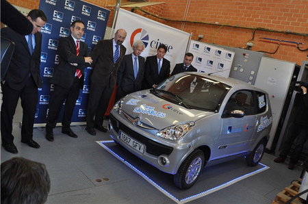 Presentado en Zaragoza un prototipo de recarga inalámbrica rápida para coches eléctricos