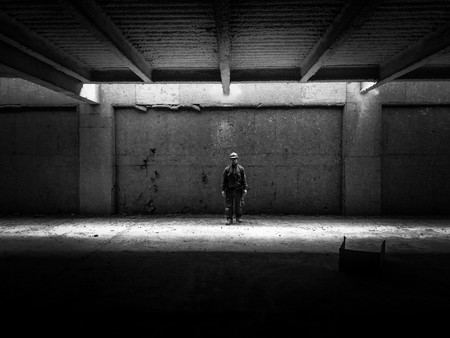 ‘Montajeros’, de Chez Valencia, una mirada introspectiva a la dura profesión de los trabajadores del metal