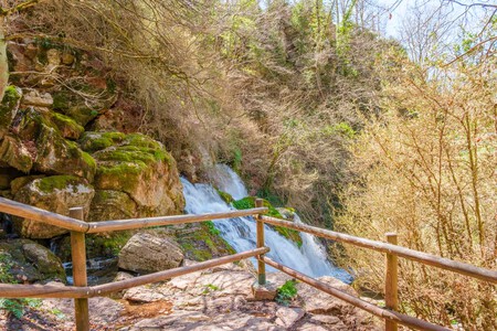 Viajes Turismo Espana Escapadas Pueblo Medieval Bonito Sin Turistas Montana Otono Autentico Tradicional