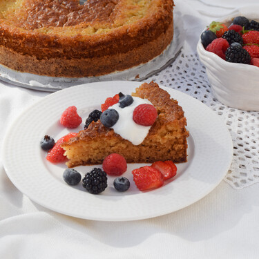 Tarta de yogur griego con frutos rojos: una de mis combinaciones favoritas, muy fácil de hacer 