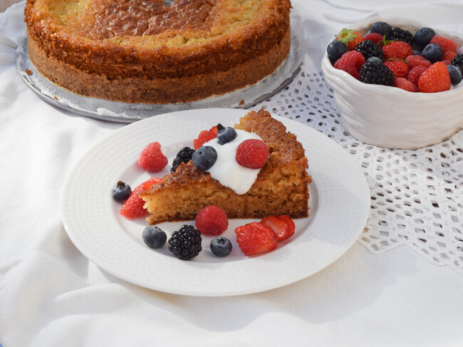 Pastel De Yogur Griego Con Frutos Rojos