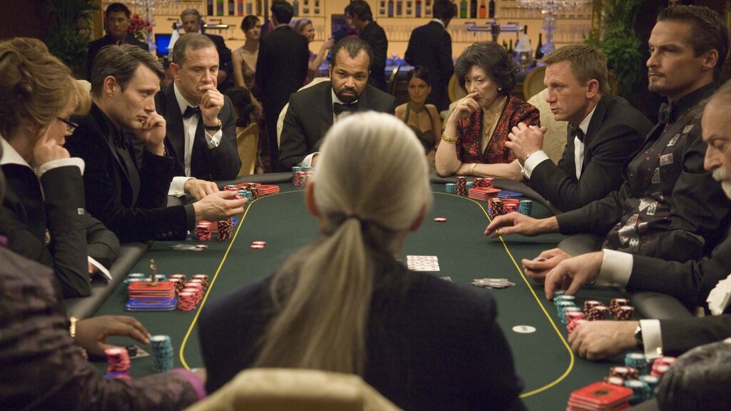 Ganó 115 millones de dólares jugando al póker en Casino Royale, pero Daniel Craig era el único en la mesa que no tenía ni idea de lo que estaba haciendo 