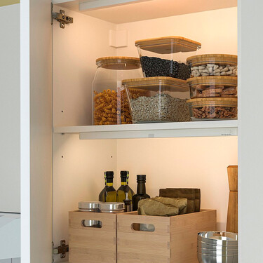 Ikea tiene la solución barata para añadir luz al interior de los armarios sin tener que recurrir a un electricista