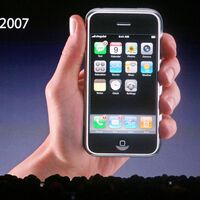 "Se acostumbrarán". La arriesgada estrategia de Steve Jobs en el primer iPhone y que (por suerte) se quedó para siempre
