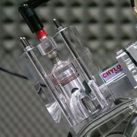 Hipnotismo mecánico: así funciona un motor de dos tiempos transparente a cámara lenta