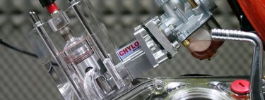 Hipnotismo mecánico: así funciona un motor de dos tiempos transparente a cámara lenta