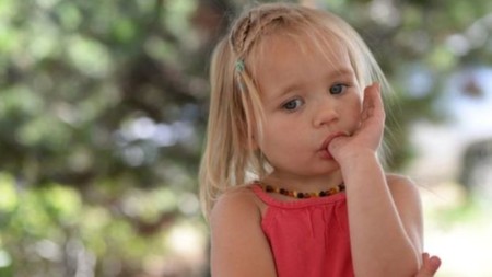¿Morderse las uñas de niño es beneficioso?