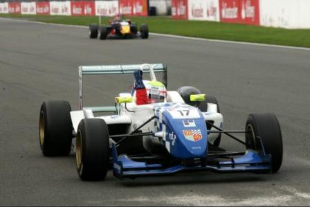Doblete de Oliver Turvey en el peor momento para Jaime Alguersuari