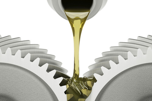 ¿SAE? ¿API? ¿10W40? Desciframos los aceites para que sepas escoger el mejor para tu moto