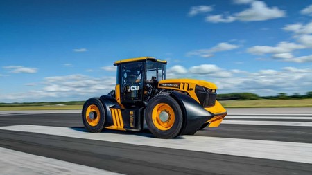 JCB y un equipo de F1 crean el tractor más rápido del mundo