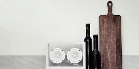 ¿Una caja acústica de cristal, aluminio y modular? Estas son las bazas del altavoz Small Transparent Speaker para conquistarte