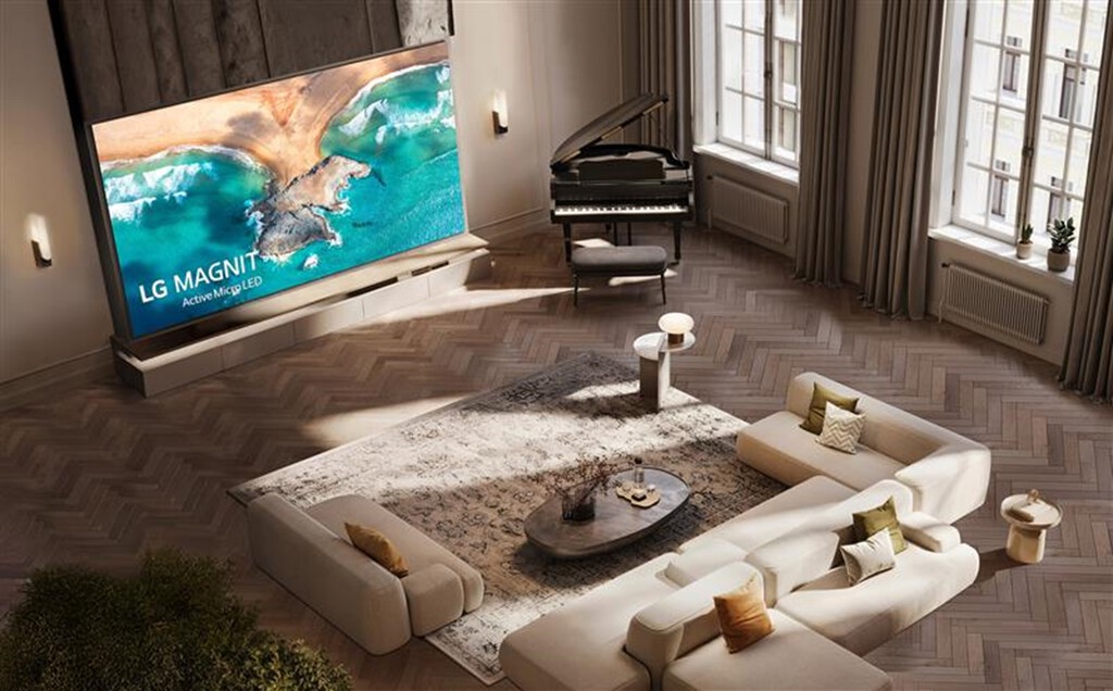 La nueva Smart TV microLED gigante de LG quiere desbancar a los proyectores de cine en casa: 136" con webOS y sonido de 100 W 