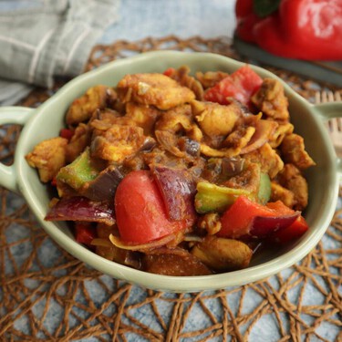 Receta de Pollo Jalfrezi, un curry de pollo con verduras crujientes al estilo bengalí