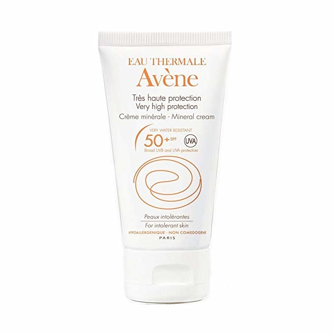 Crema de la marca Avene para pieles intolerantes no es de su línea pediátrica pero al estar formulada sin filtros químicos, es ideal para la piel de los bebés.