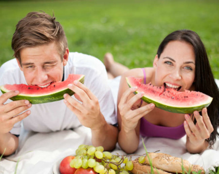 Una pequeña selección de frutas del verano para llevar mejor el calor