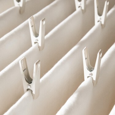 Este es el tendedero invisible de Zara Home: se esconde cuando no lo utilizas y esta semana de lluvia nos vendrá de perlas 