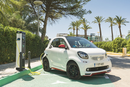 Canarias sigue los pasos de Noruega y elimina el IVA para los coches eléctricos