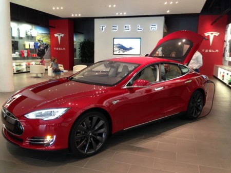 Tesla Motors va a tener complicado llegar a los 55.000 coches eléctricos vendidos en 2015