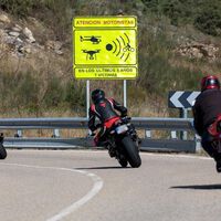 Pere Navarro quitó 20 km/h extra para adelantar porque era "anacrónico". Desde entonces los accidentes fatales han crecido, y ahora piden su cese