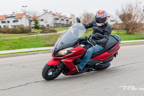 Probamos la Kymco Super Dink 350 TCS: un scooter para el carnet A2 cómodo, solvente y con control de tracción, por 5.199 euros