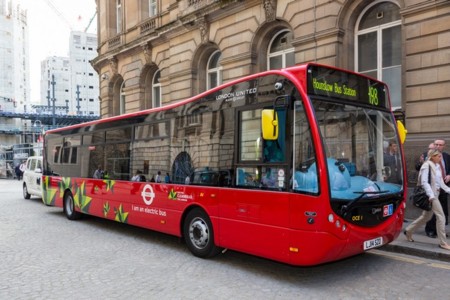 Londres pondrá a circular otros 51 autobuses eléctricos, comenzando con dos Irizar i2e