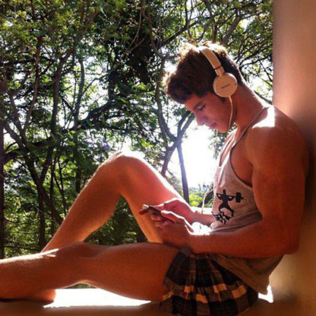 Nico Hines, el periodista más odiado de Río 2016, por usar la App de Grindr para uno de sus reportajes