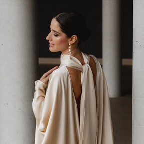 Mango y H&M venden los vestidos satinados con caída elegante, puro lujo y más estilizados ideales para los eventos de primavera-verano 