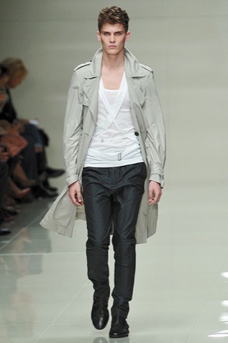 Burberry Prorsum mostró más de su Primavera-Verano 2010 en la Semana de la Moda de Londres