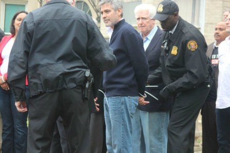 A George Clooney también lo detienen #freeGeorgeClooney