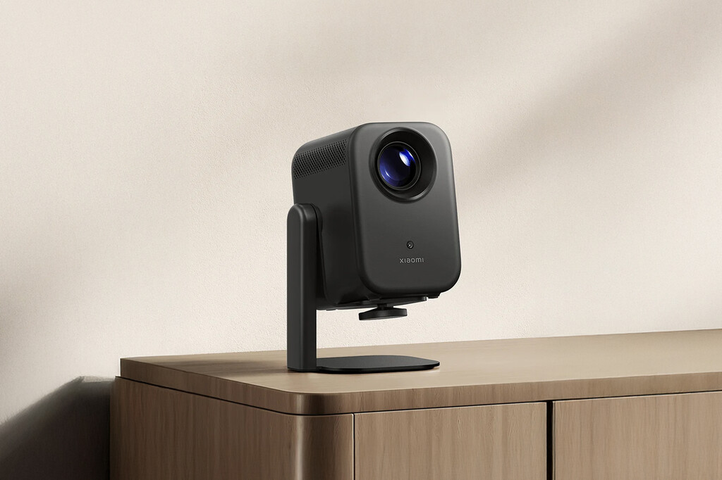 Gracias Xiaomi, esta es la solución perfecta para colocar un proyector donde nos dé la gana: por fin se puede comprar en España 