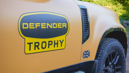 Land Rover Defender Trophy Edition 12