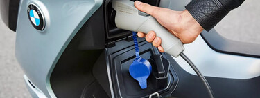 Cargadores cada 60 kilómetros: el plan de Europa para poder viajar en moto eléctrica a golpe de pila