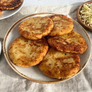 Cómo hacer tortitas de papa mexicanas caseras, una receta fácil y versátil para las comidas diarias