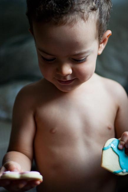 niño lactancia galletas